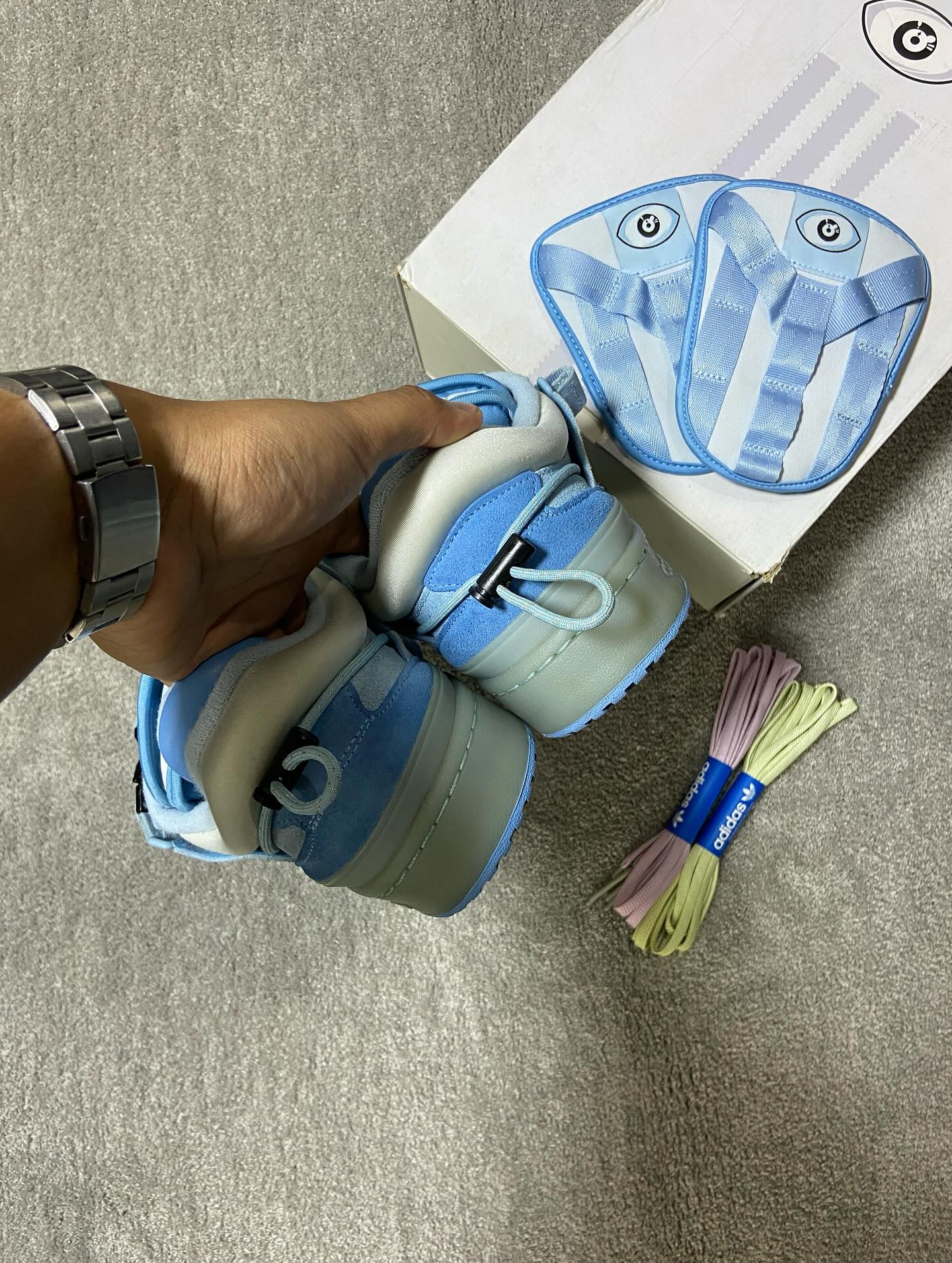 Forum Buckle Low Bad Bunny Blue tint