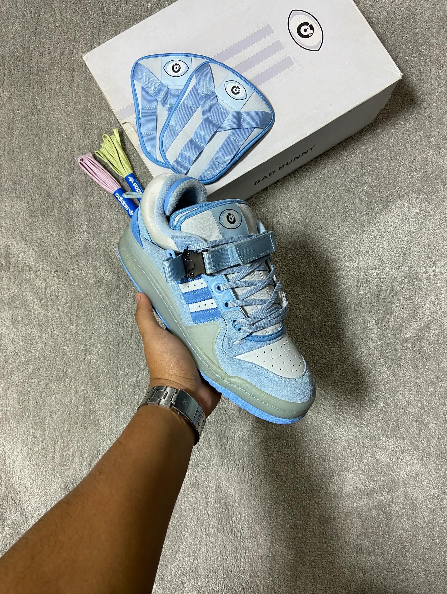 Forum Buckle Low Bad Bunny Blue tint