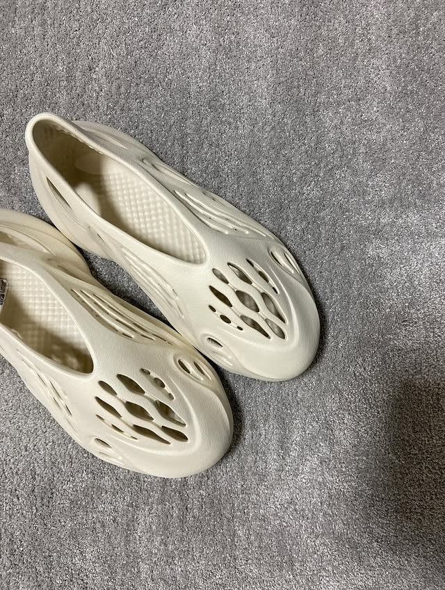 Yeezy Foam RNR Sand