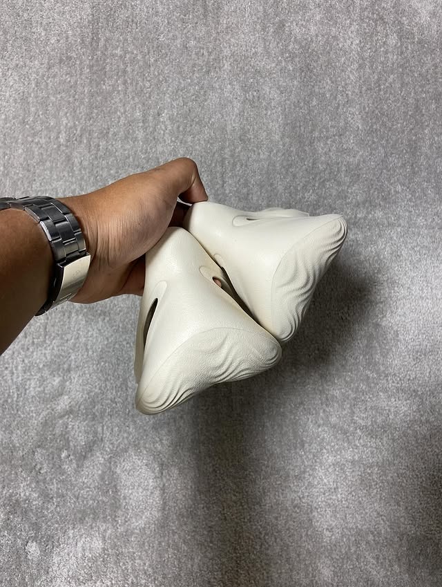 Yeezy Foam RNR Sand