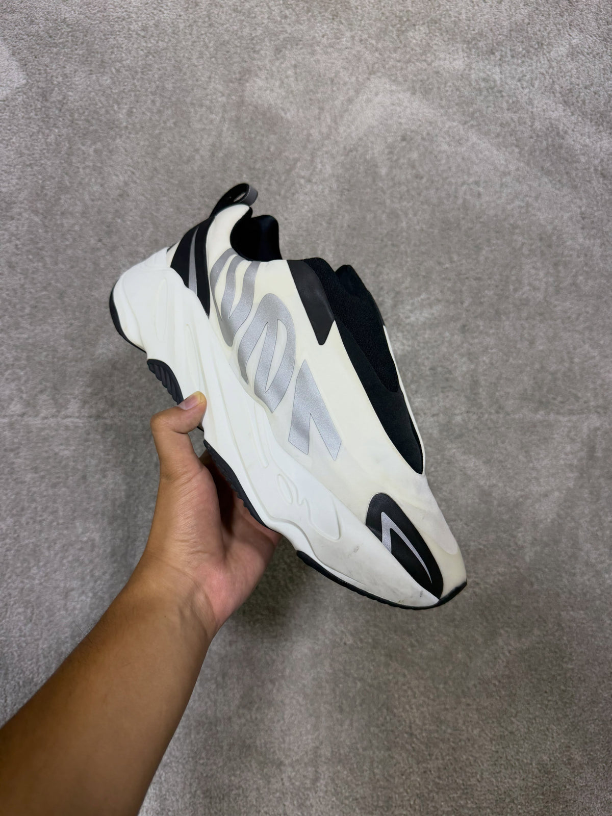Yeezy 700 MNVN Analog
