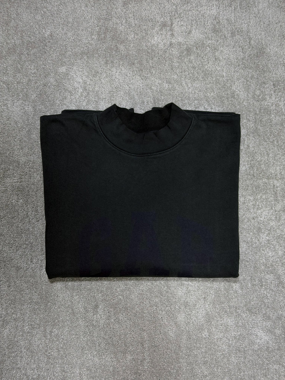Yzy Gap Dove Black