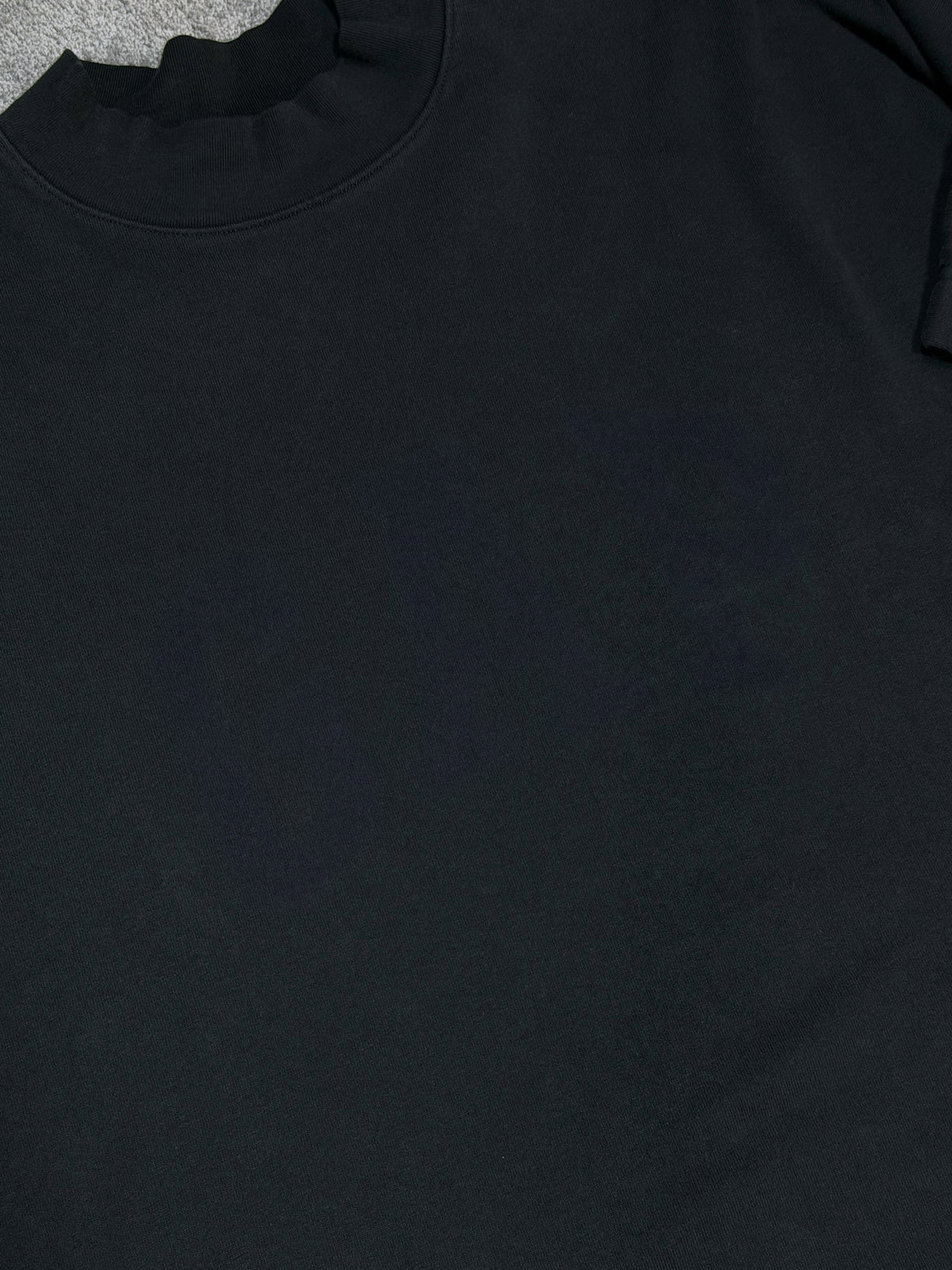 Yzy Gap Dove Black