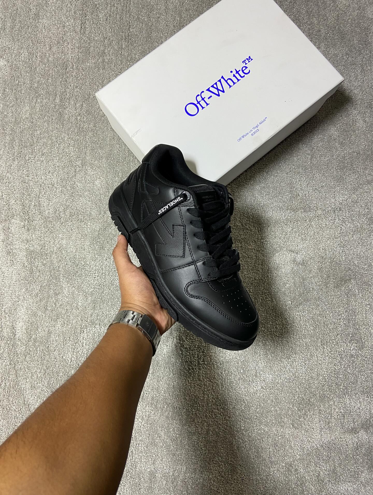 Out Of Office Low Black