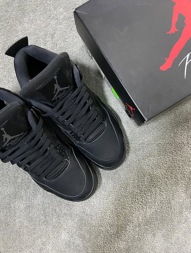 Jordan 4 Black Cat(2020)